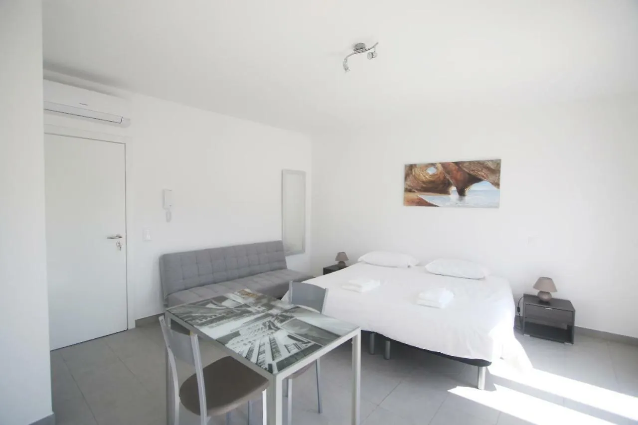 Guest House Lovely Swan Λάγος